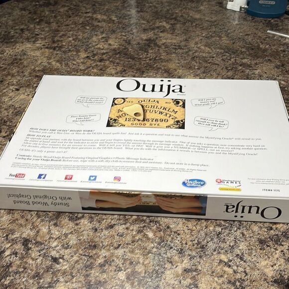 Ouija 2017 edition Open box but gem mint condition, make family game night fun - Picture 12 of 16